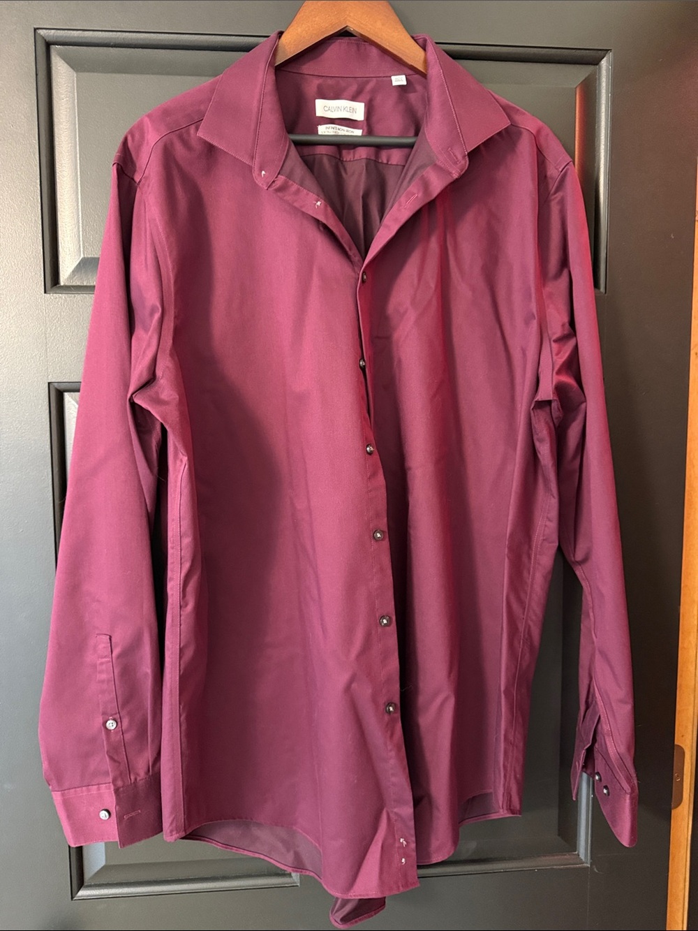 Calvin Klein Men's Infinite Non-Iron slim tall stretch Dress Shirt in Wine 36/37
